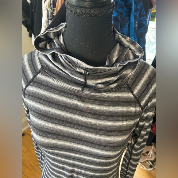 Long Sleeve Hooded Shirt XSmall - Picture 3 of 6